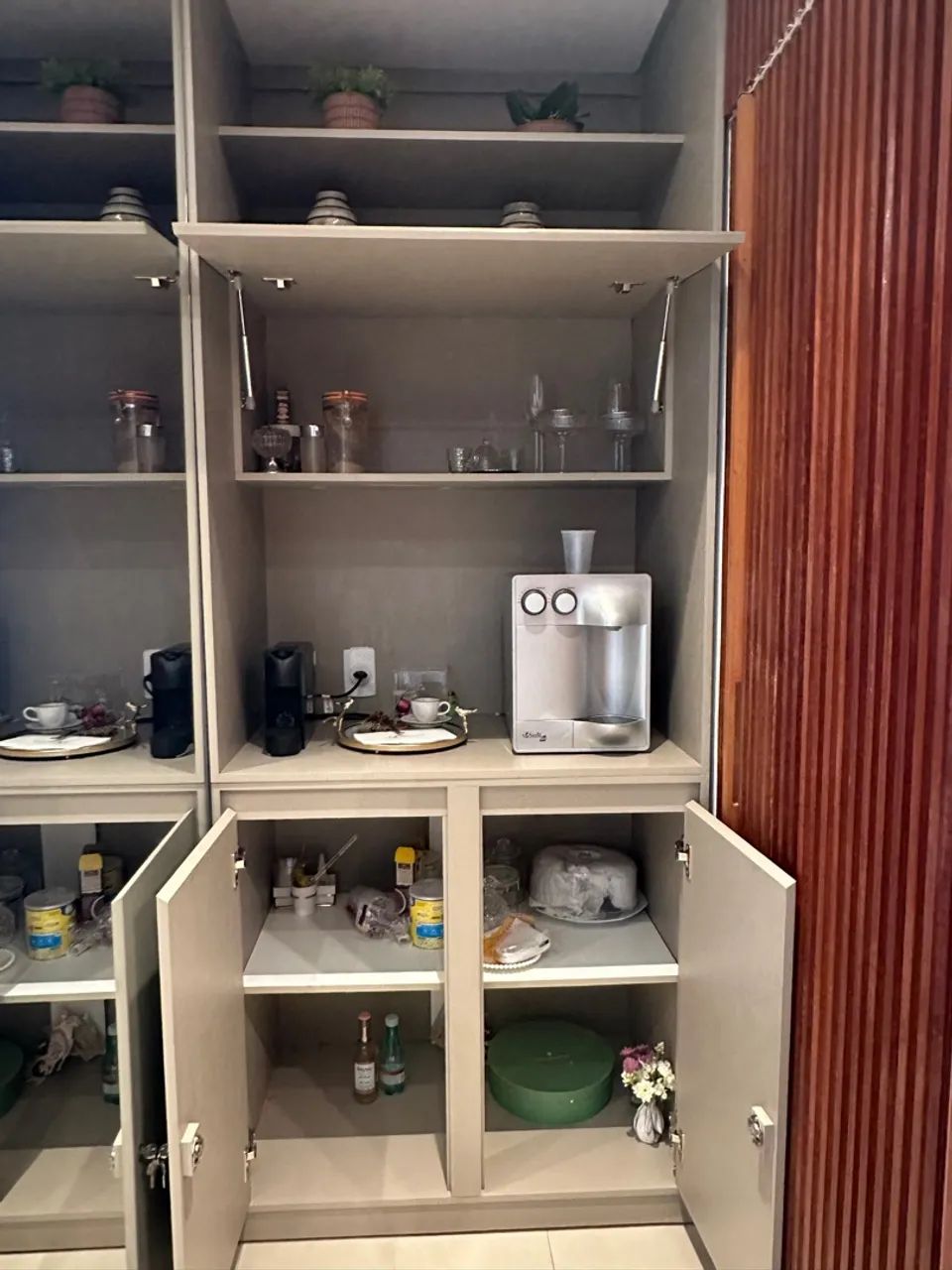 Armário de cozinha moderno com design clean - Foto 4