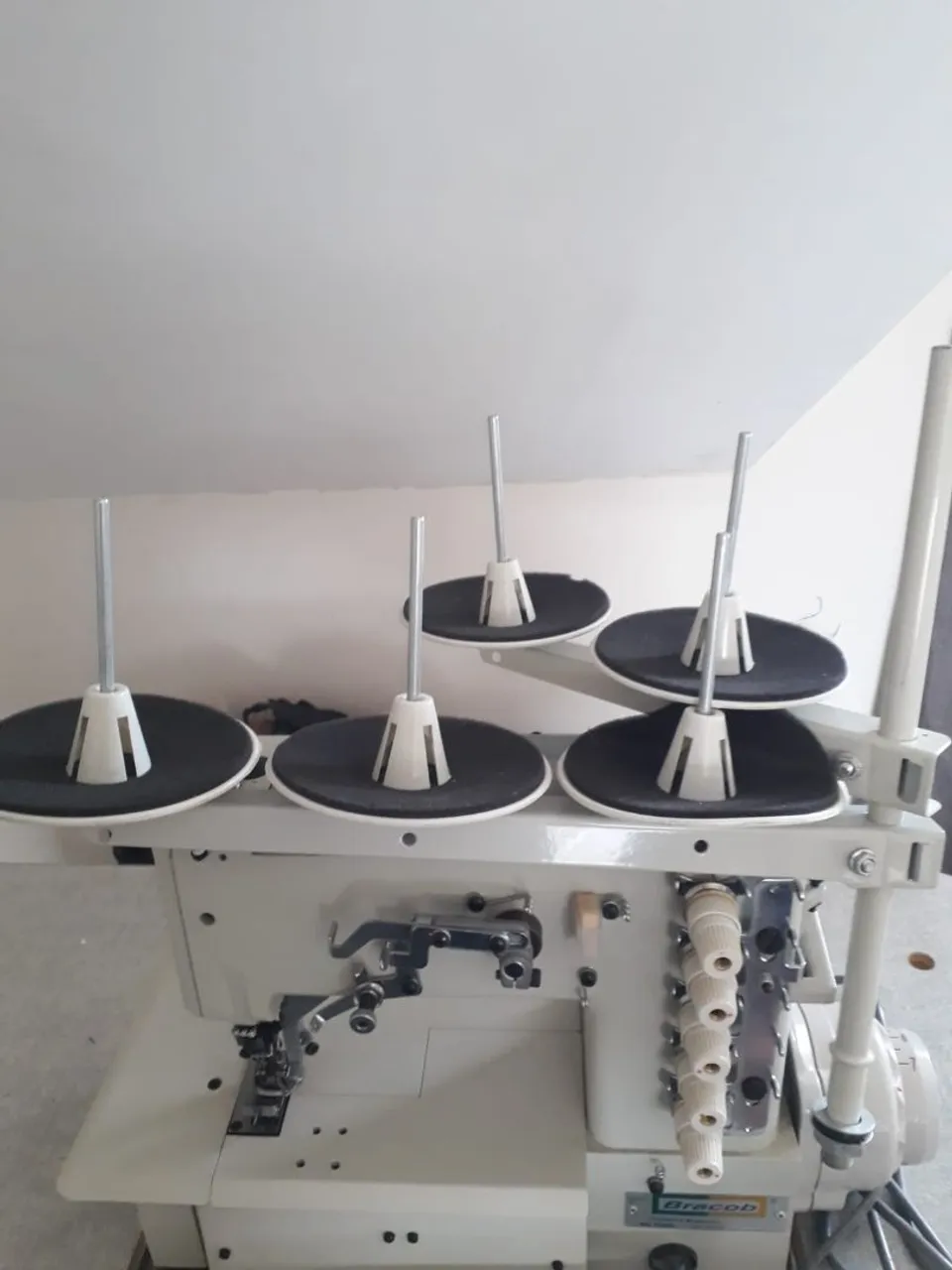 Máquina de costura galoneira