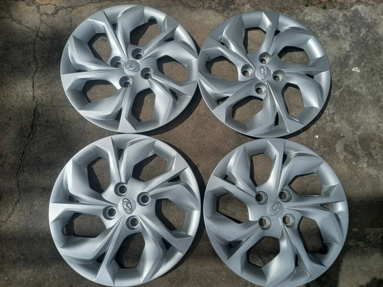 Jogo de Calotas Hyundai aro 15 novas