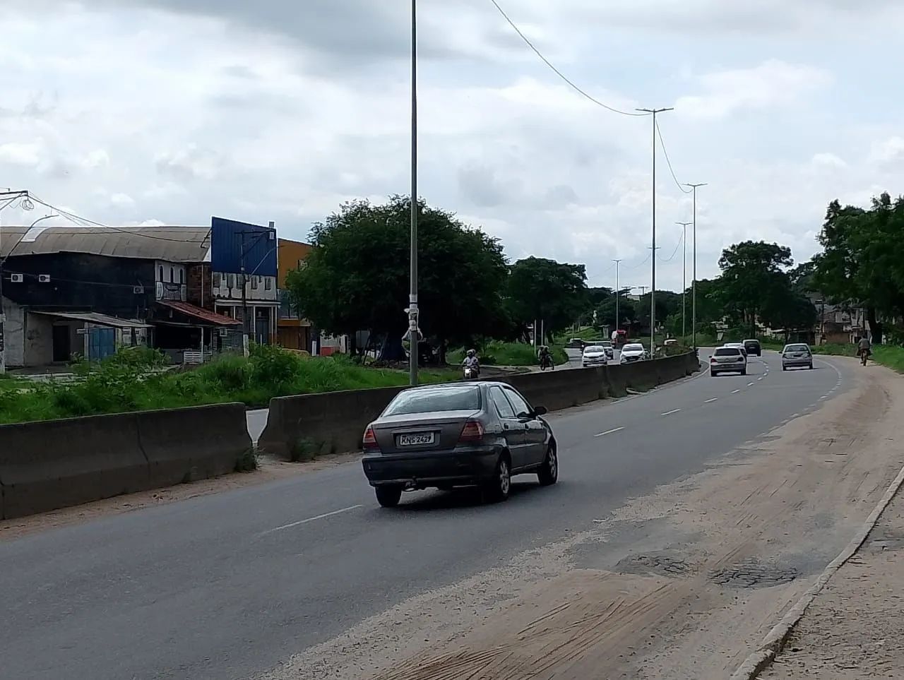 ALUGO OU VENDO EXCELENTES GALPÕES.          - Foto 13