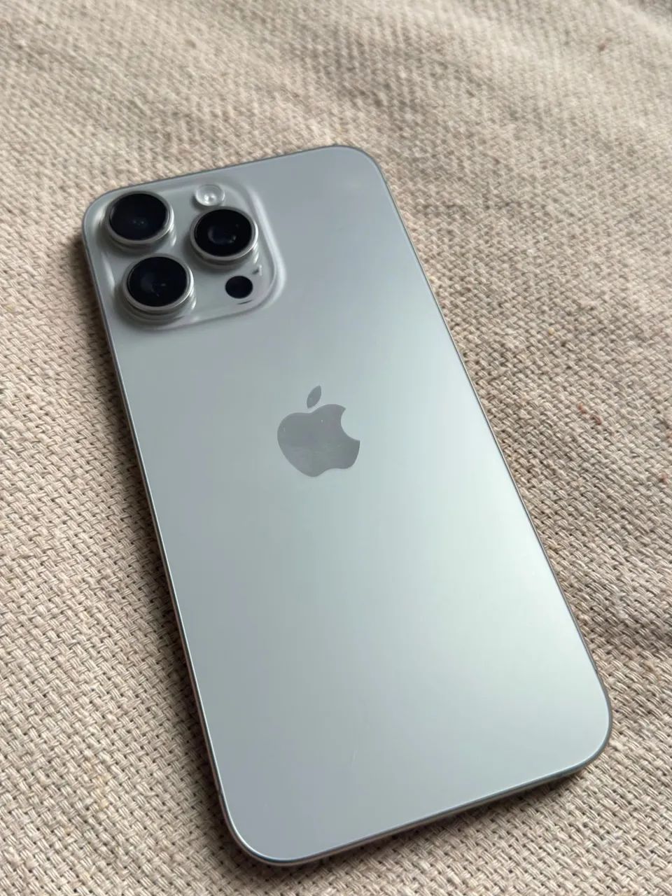 iPhone 15 pro max 256 gb silver, bateria 85%- com caixa e com nota