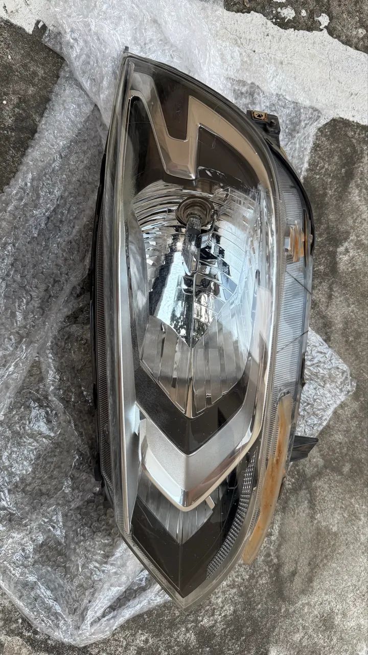Vendo par de faróis dianteiros e lanternas traseiras em ótimo estado. - Foto 5