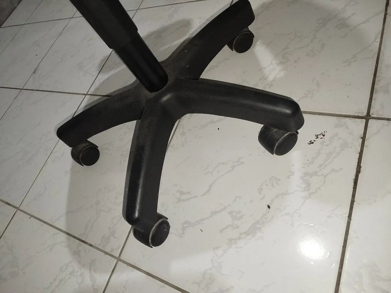 Cadeira de escritório vermelha  - Foto 3