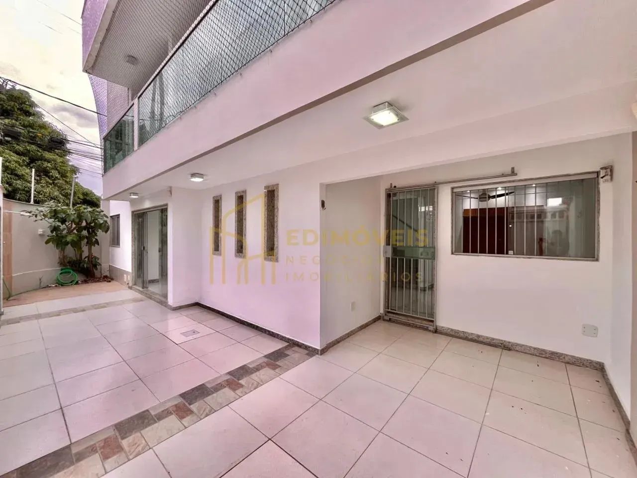 Incrível casa com piscina e rooftop em Jardim Camburi  venha conhecer! - Foto 2