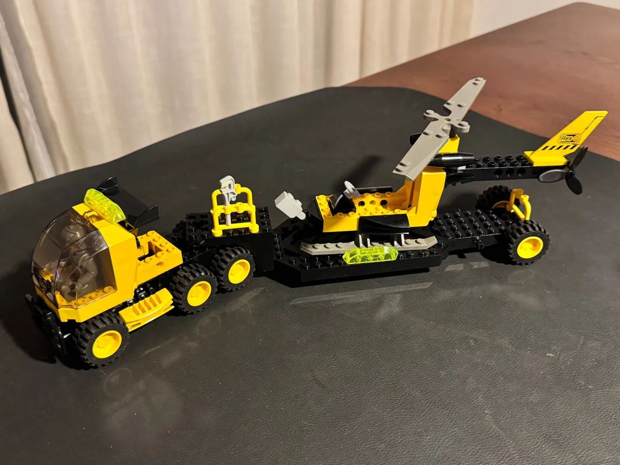 Lego - Helicóptero de Resgate com Caminhão