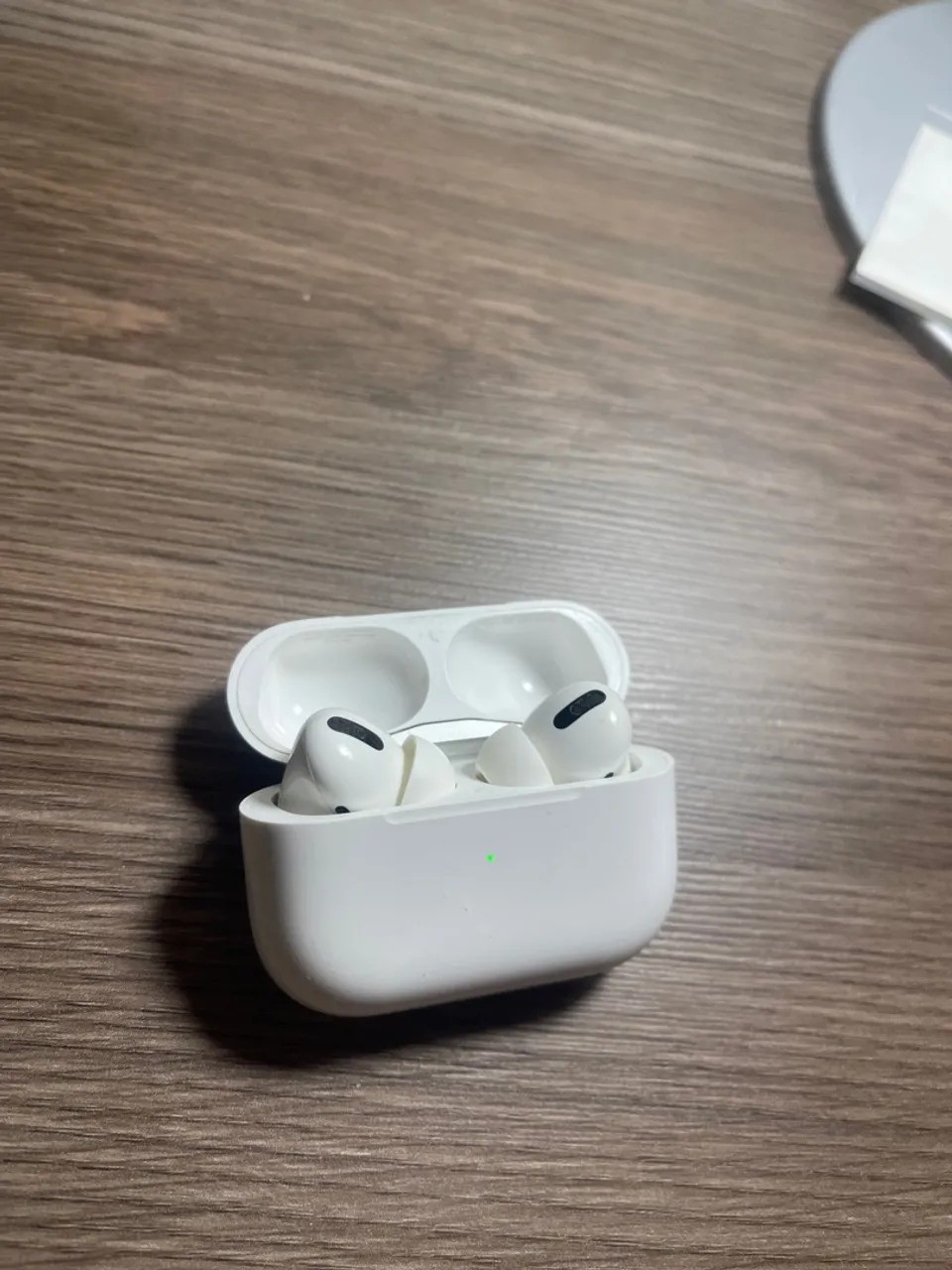 AirPods Pro Original - Com defeito (funciona apenas o lado direito)