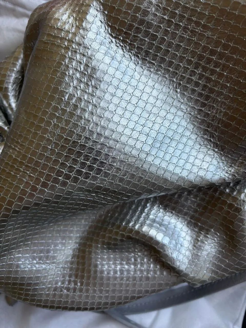 BOLSA SCHUTZ MÉDIA CLUTCH SNAKE PRATA - Foto 3