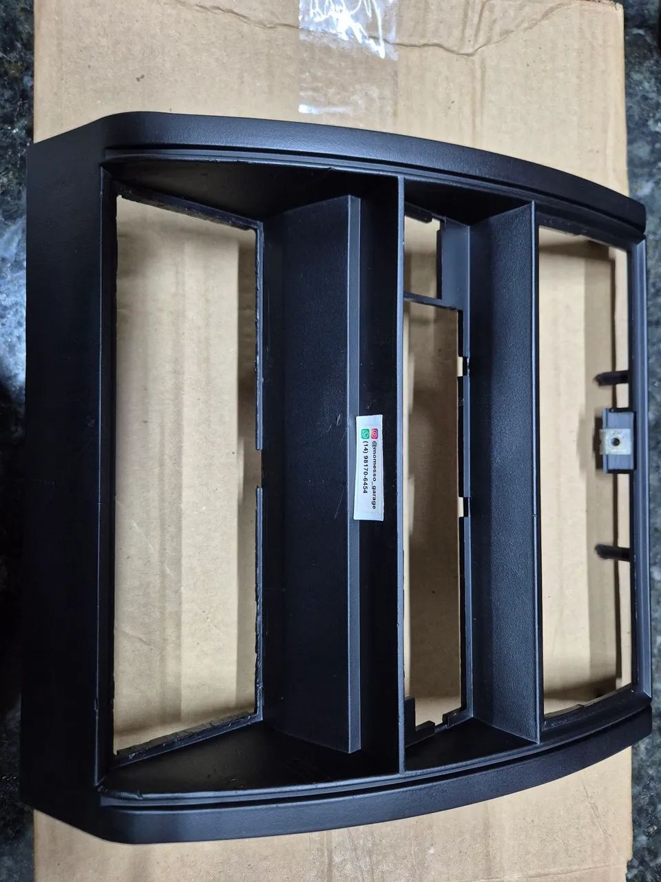 Moldura central do painel satélite64352263422337120