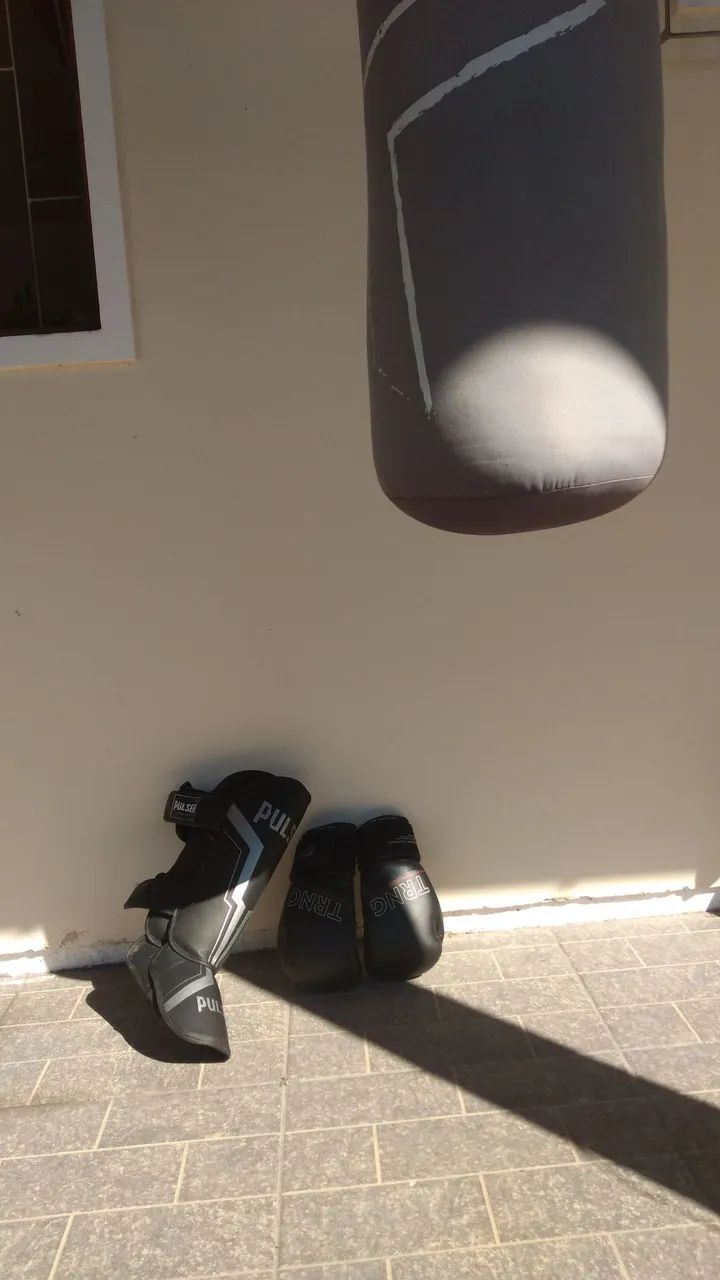Kit de Boxe - Luvas e Caneleiras e saco