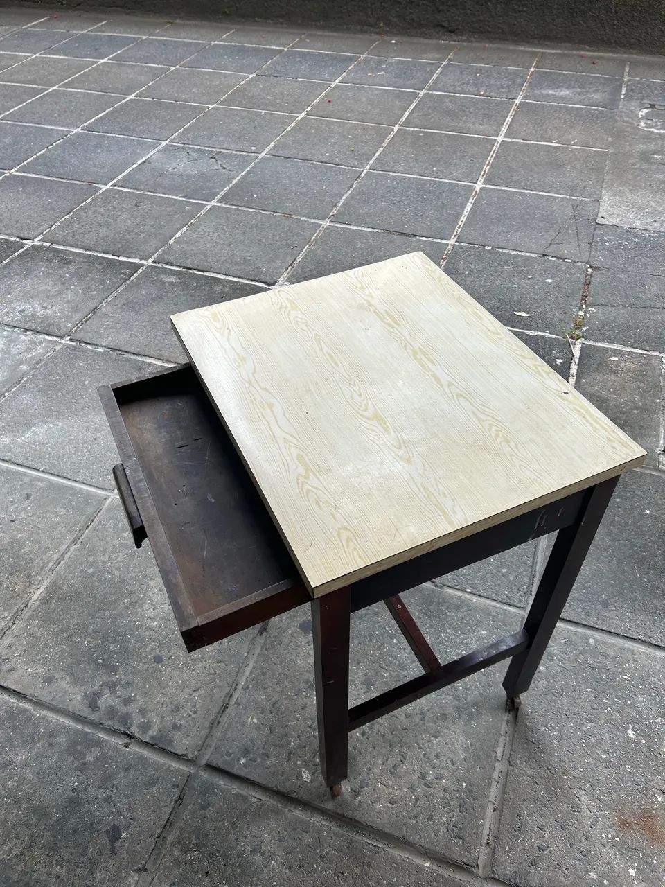 Mesa escrivaninha64840777918977121