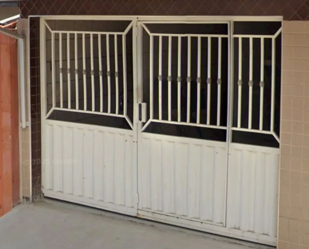  Vende-se 2 Portões *USADOS*