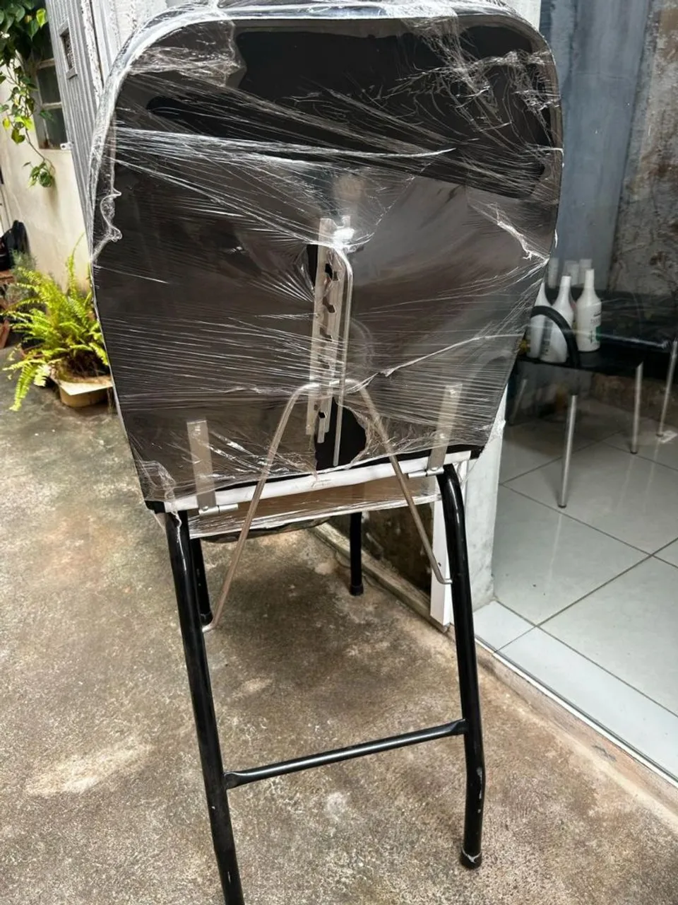 Cadeira Dobrável Nova - Ideal para diversos ambientes
