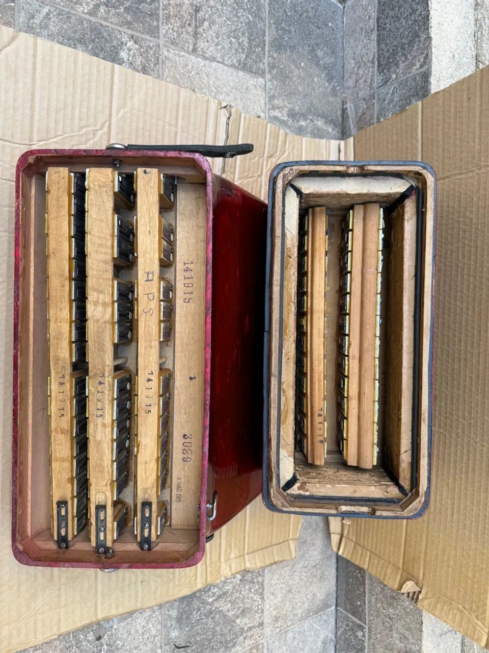 Acordeon Sanfona Todeschini 48 baixos em 3/4 de voz reduzida 