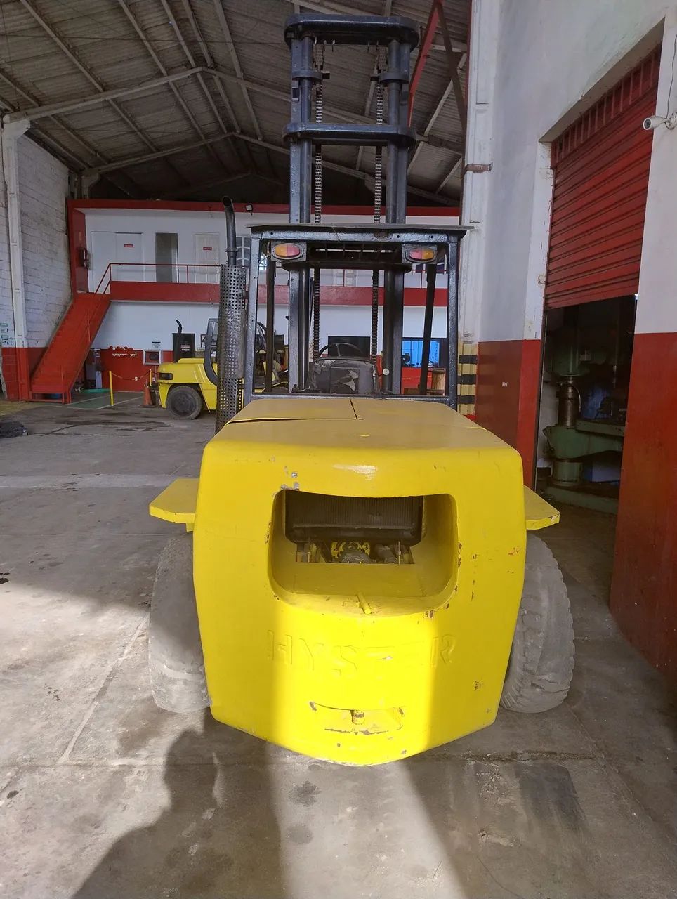 Vendo empilhadeira Huster ano 2001