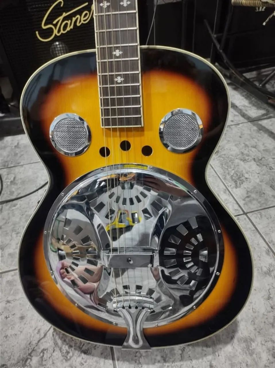 Violão Ressonator Elétrico.