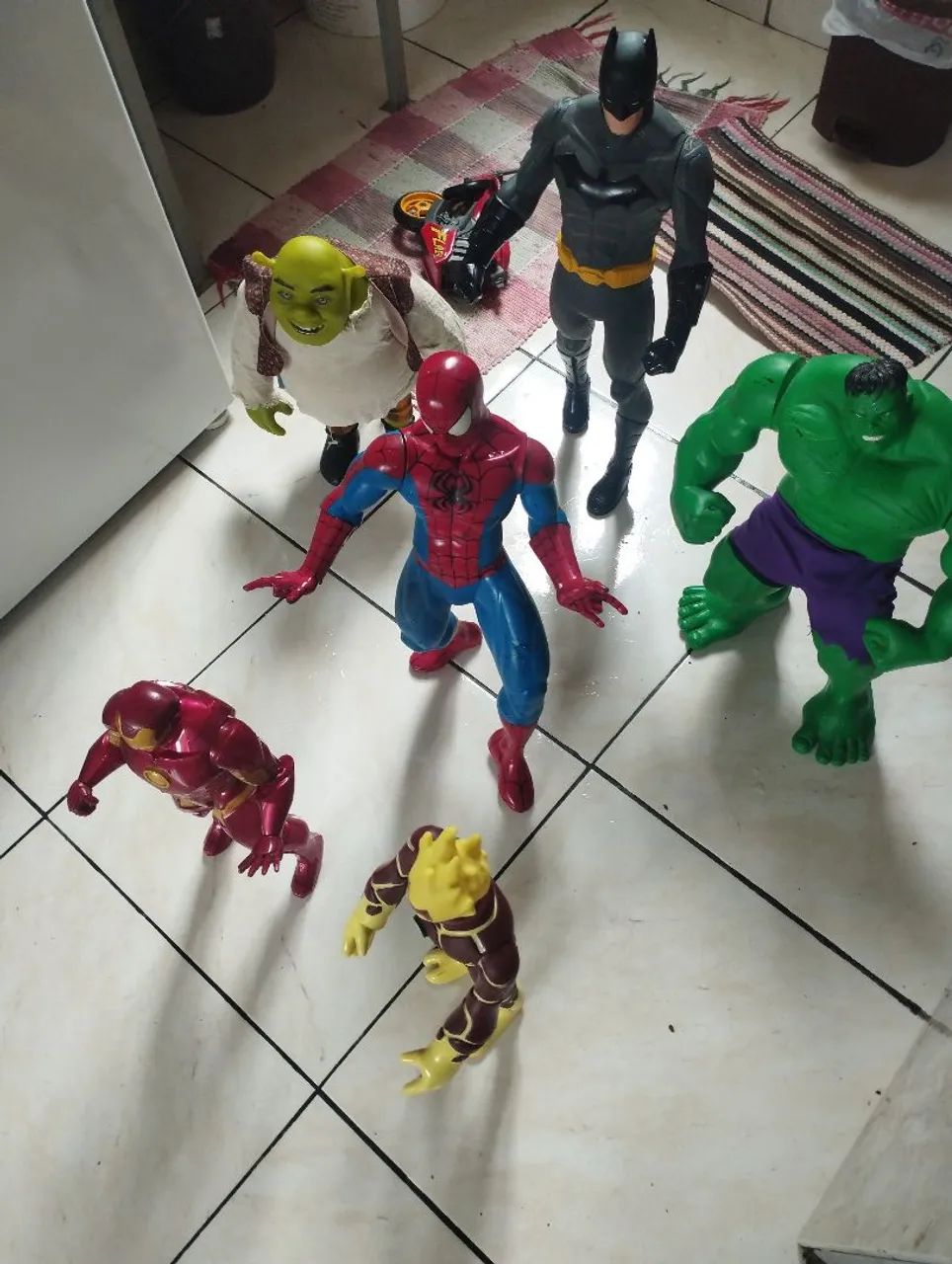Heróis Marvel e Ben 10 - Brinquedos em ótimo estado! - Foto 3