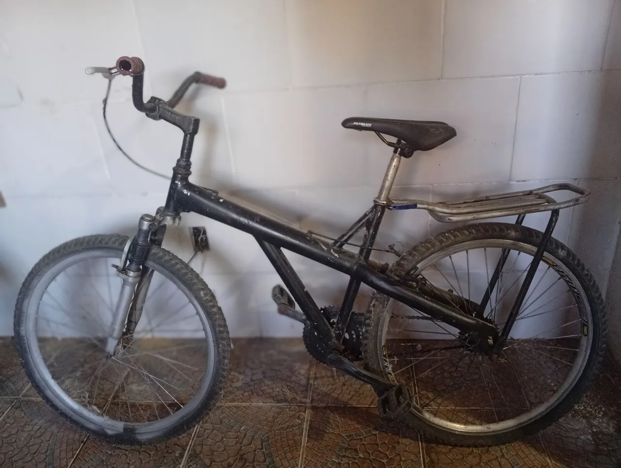 Bicicleta Aro 26 usada com bagageiro