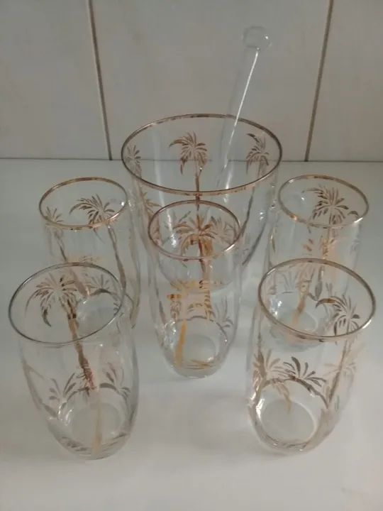 Copos e balde de gelo vintage.