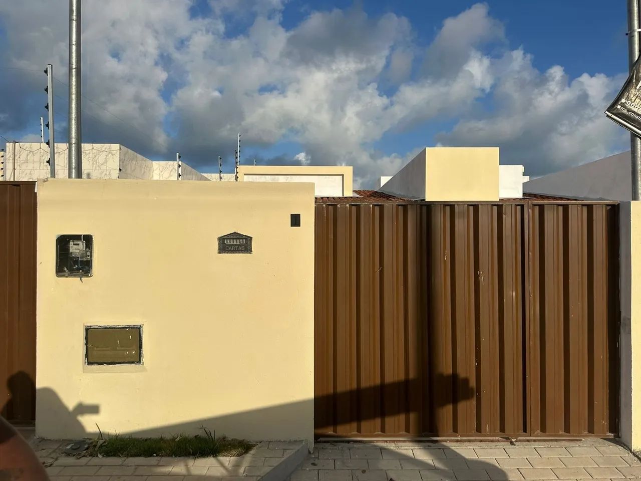 Casas próximo à praia há venda.