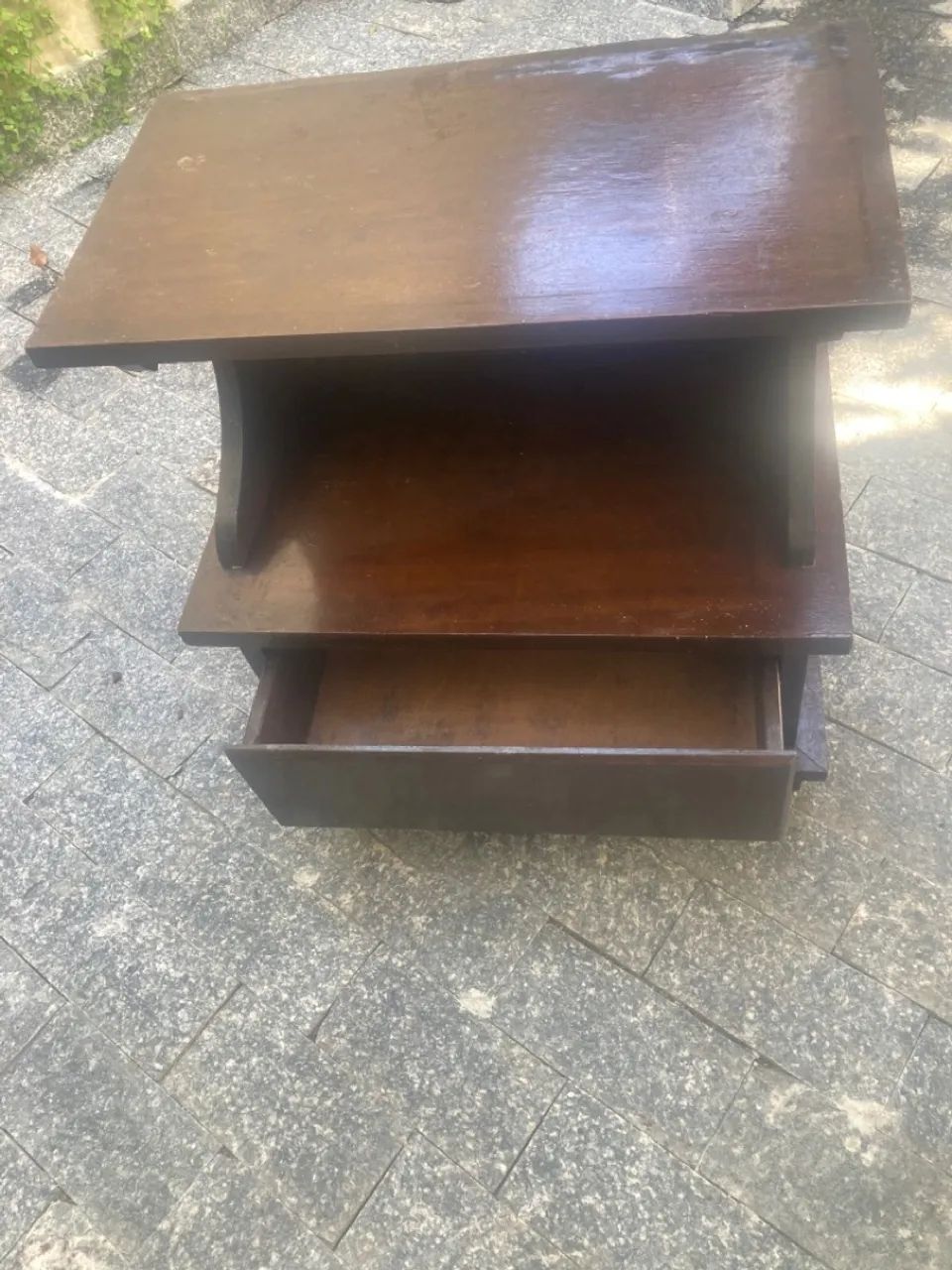 Criado de apoio em madeira com gaveta