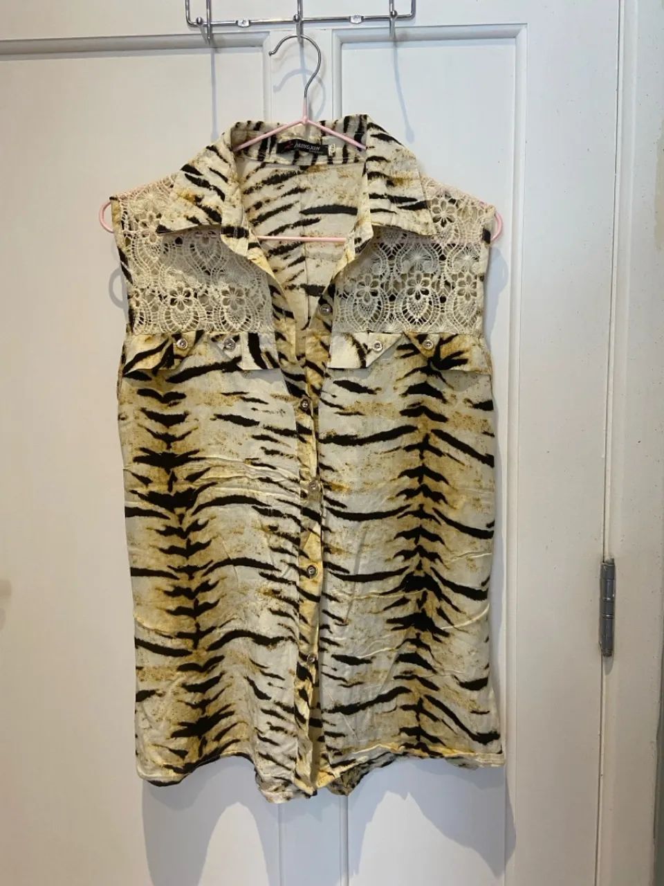 Blusa com estampa de onça