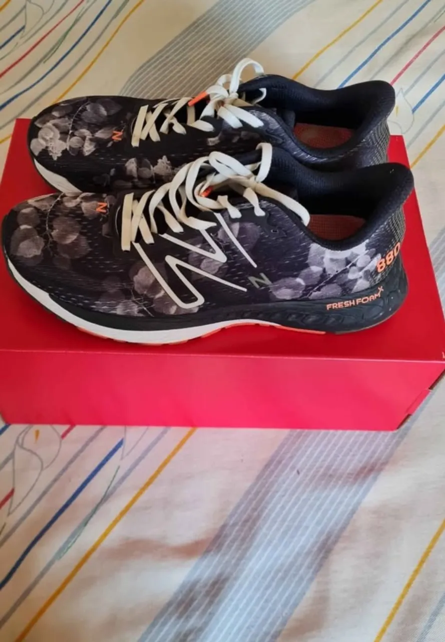 New Balance/Modelo 880/Tamanho 40