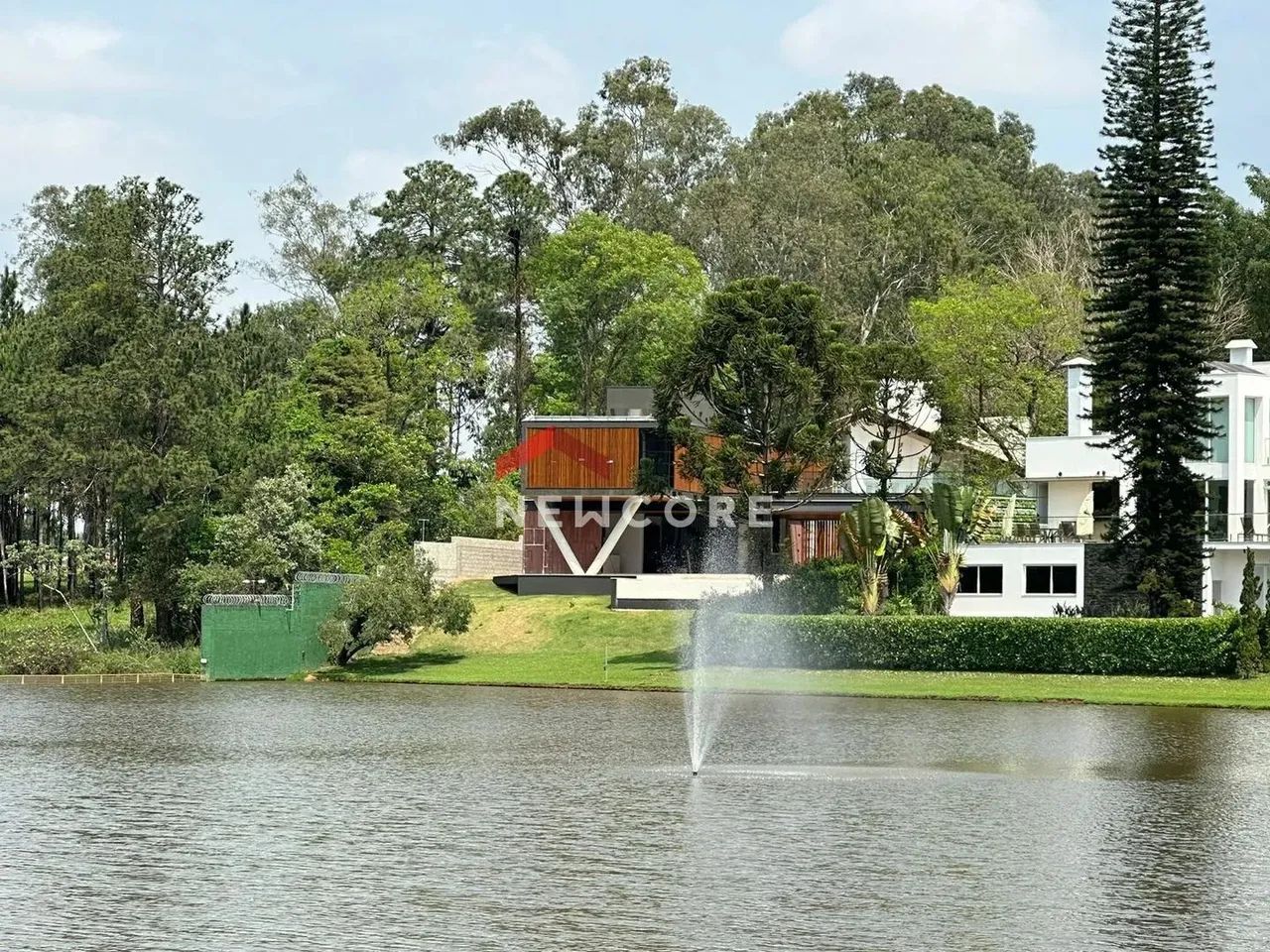 Casa de condomínio em Rod. Raposo Tavares km 113 - Lago Azul - Araçoiaba da Serra/SP