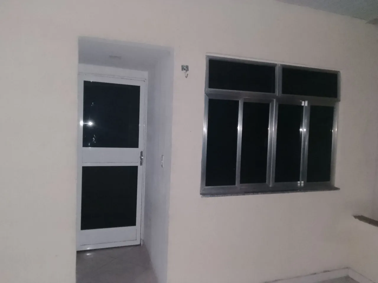 Alugo casa com garagem
