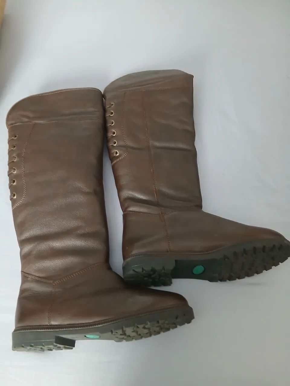 Bota cano longo de couro com lâ N39