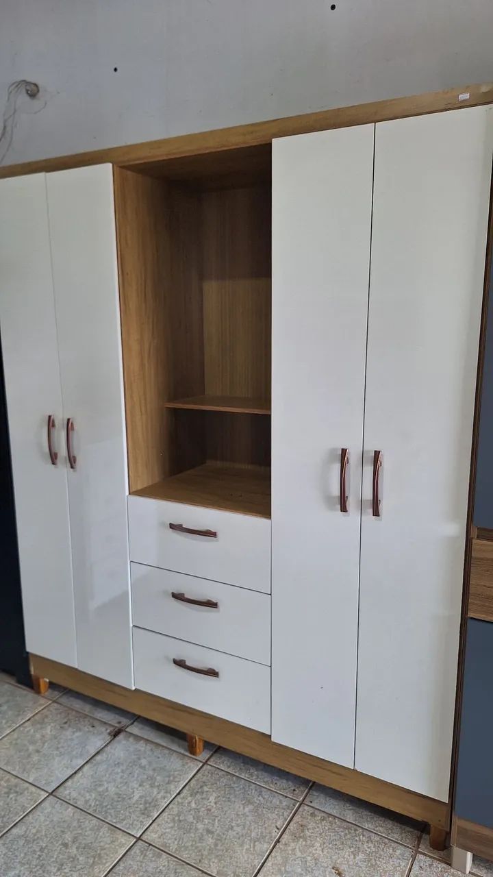 Guarda roupa com penteadeira 
