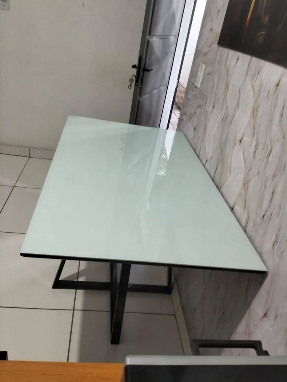 Mesa de jantar branca com base preta - Foto 5