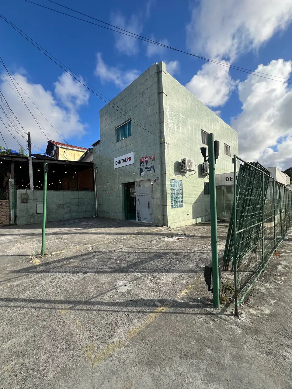 Prédio comercial na Torre 