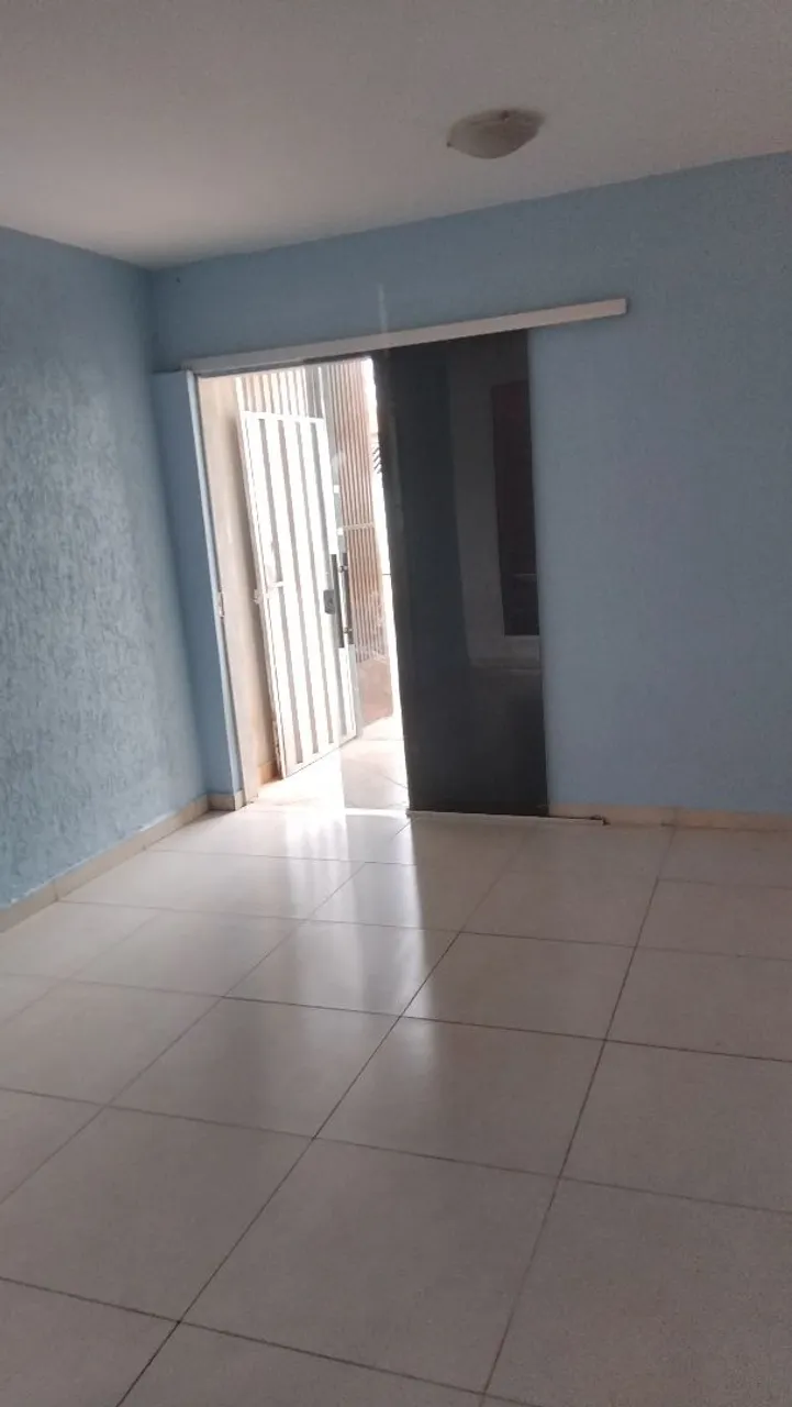 Aluga-se casa na QC 4 Conjunto 10