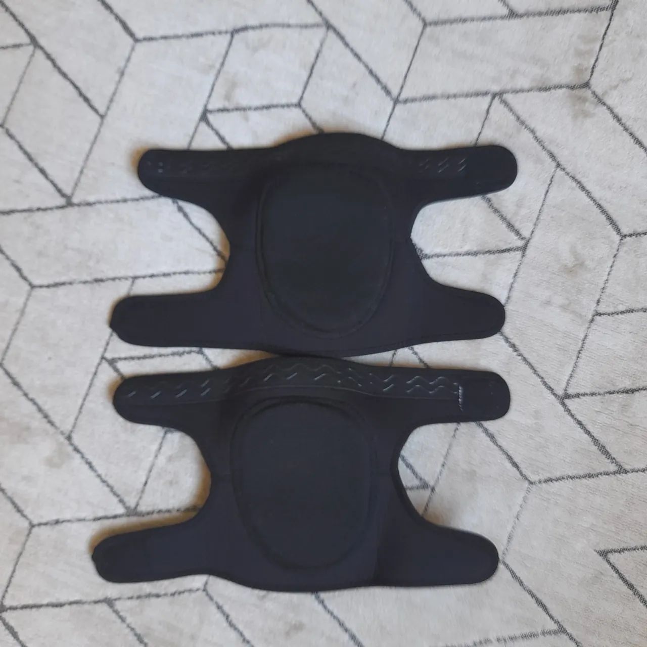 Par de joelheiras esportivas para proteção e suporte - Foto 5
