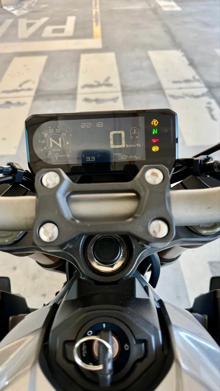 Honda CB650R 2021 3.800km EXTRA - Foto 9
