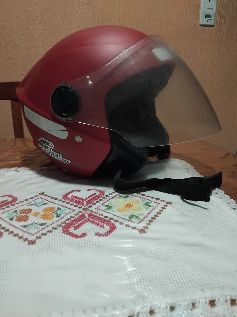 Capacete Vermelho ou Branco