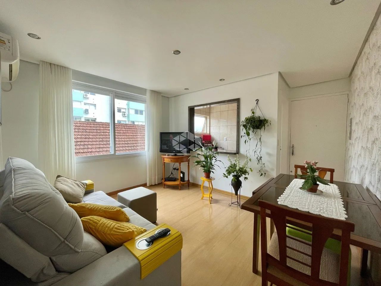 Apartamento de 2 dormitórios com elevador e garagem no Menino Deus próximo do Shopping Pra - Foto 3