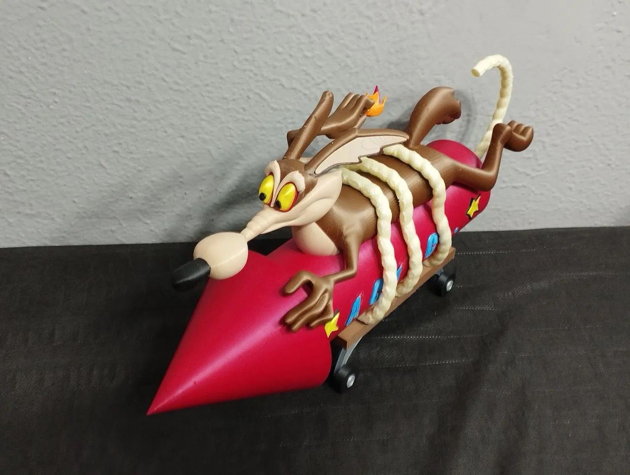 Estatuetas Wile E. Coyote e Road Runner - Looney Tunes - Foto 4