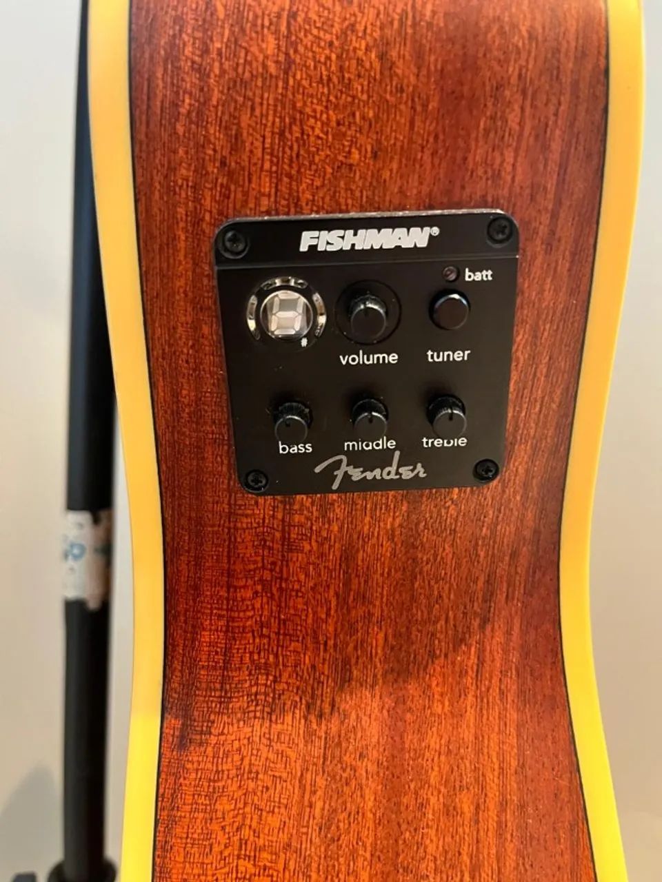 Violão Fender Tim Armstrong Hellcat eletroacustico com hard case americana - Foto 5