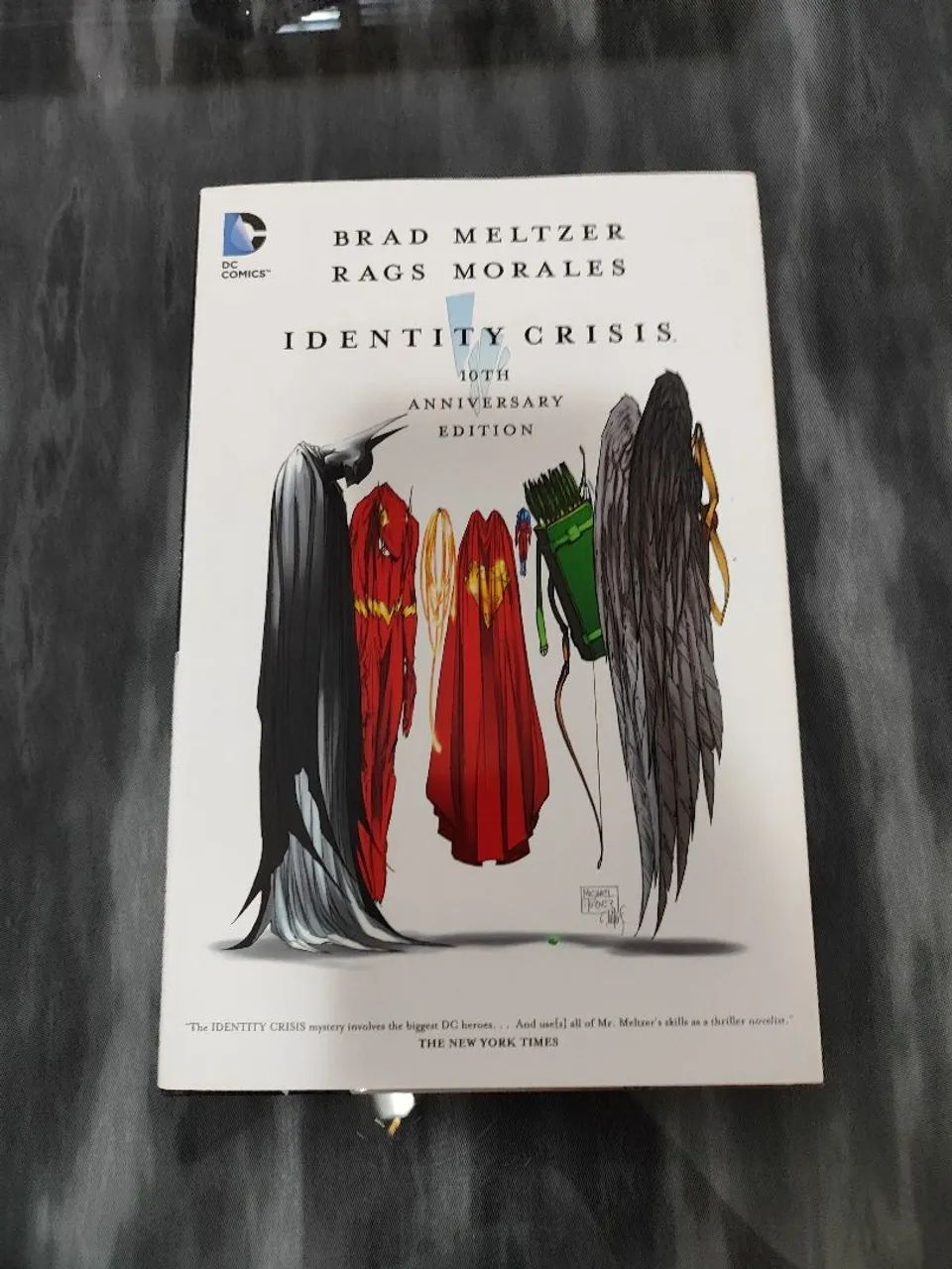 Identity Crisis - 10th Anniversary Edition - em INGLÊS 