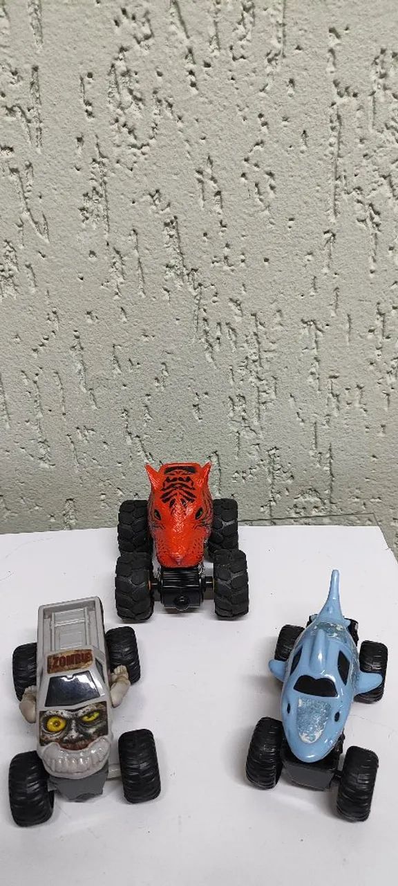 Carrinhos Miniaturas Monster Jam MC Donald's usado - Foto 3