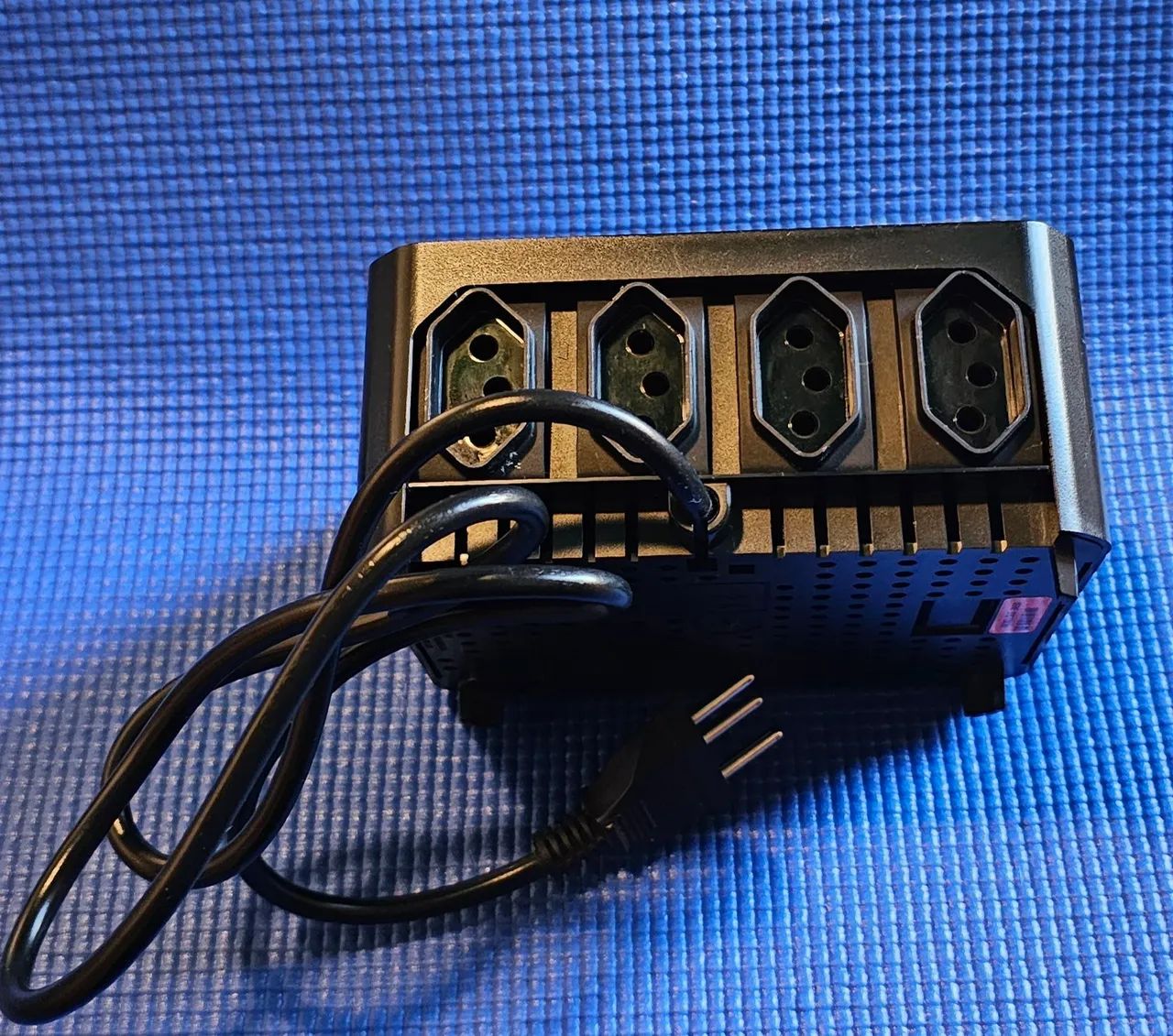 Estabilizador APC Microsol Cubic 300W - Foto 3