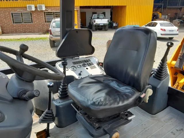 Retroescavadeira Jcb 3C Plus 2010 traçada 4x4 - Foto 5