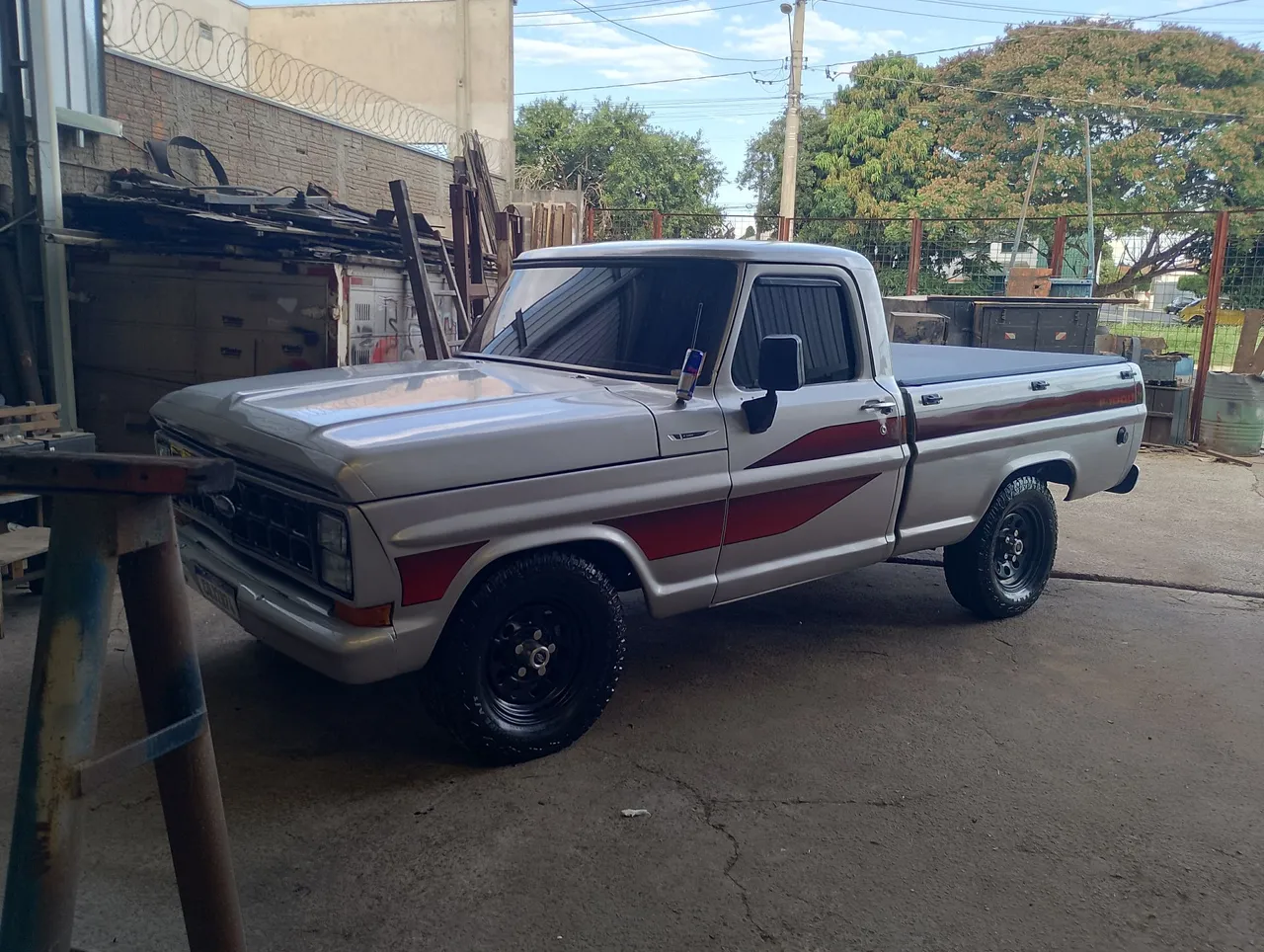 F1000