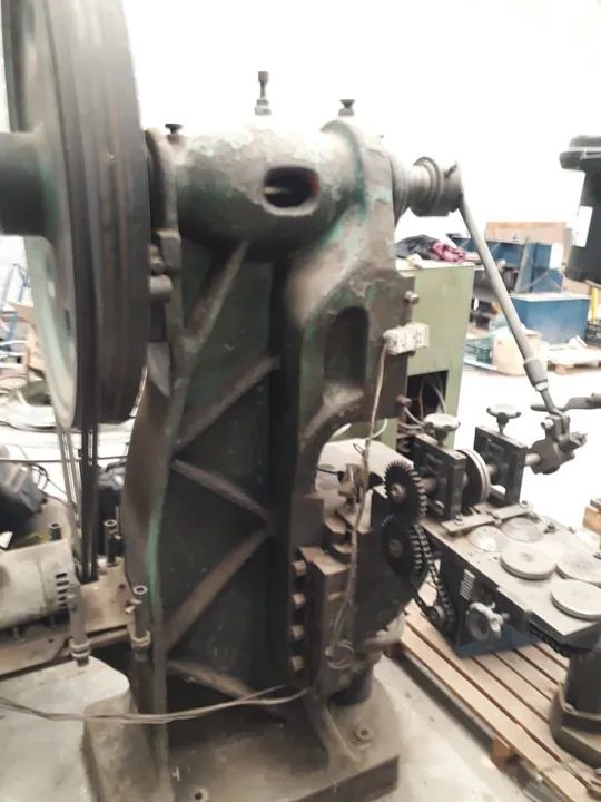 MÁQUINA DE CONCERTINA PRECISA DE AJUSTE