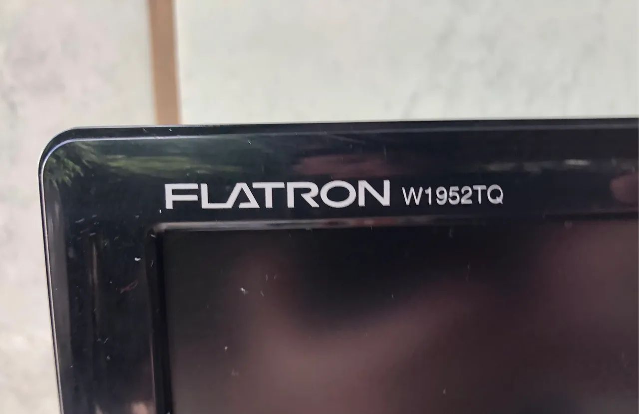 LG 19-inch LCD Monitor64396504766083123