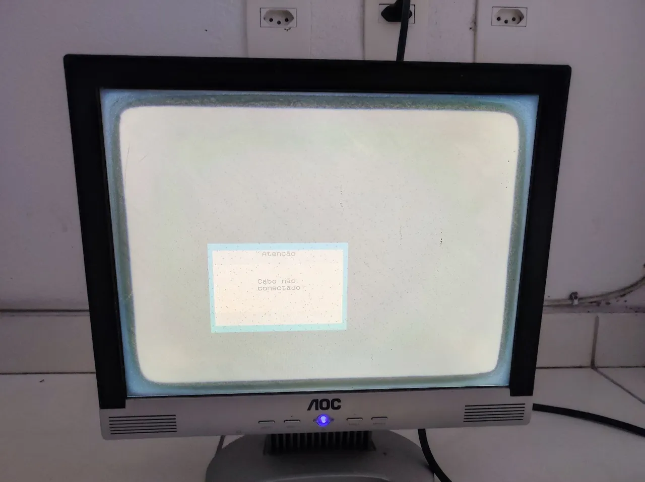 Monitor AOC para retirada de peças