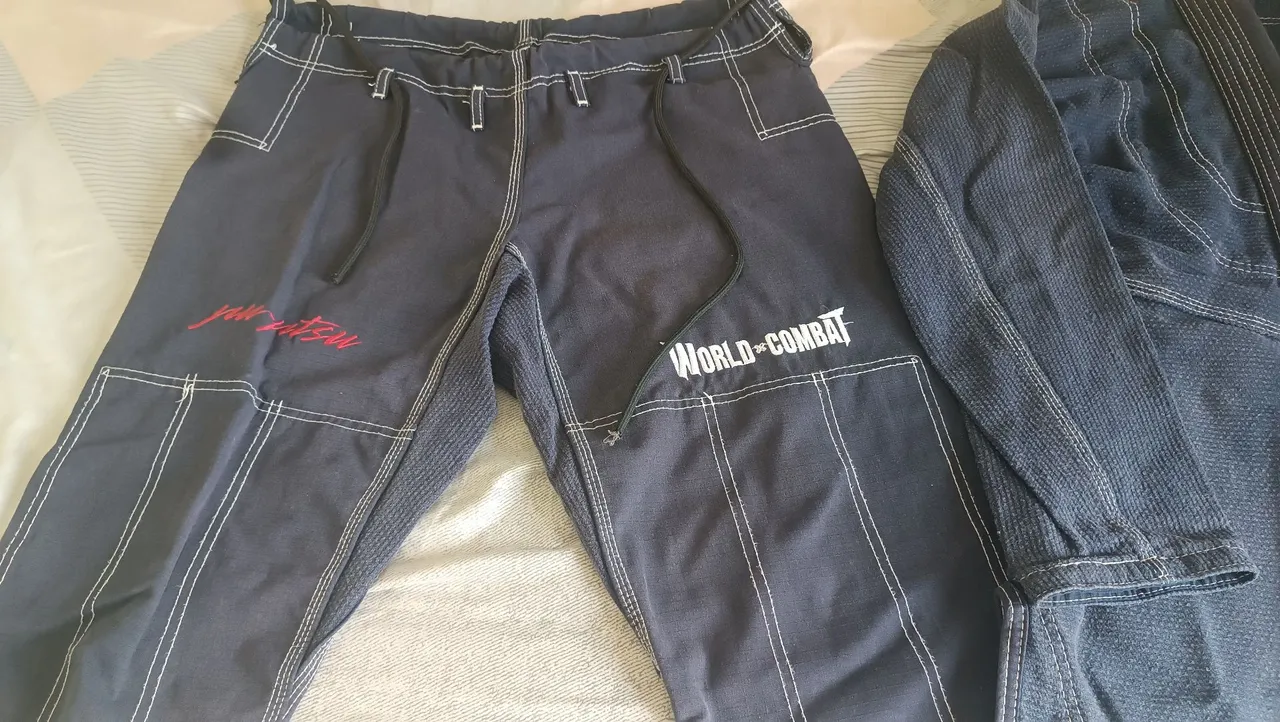 Calça e Kimono Jiu Jitsu World Combat