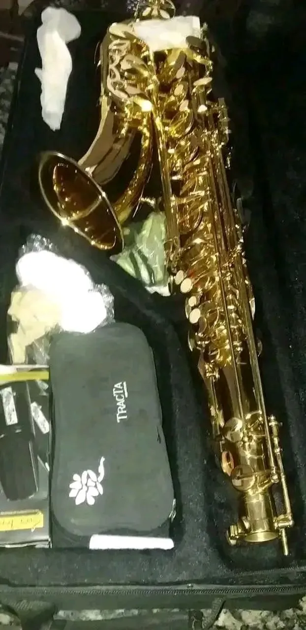 Saxofone Tenor Dourado Hassic Wind