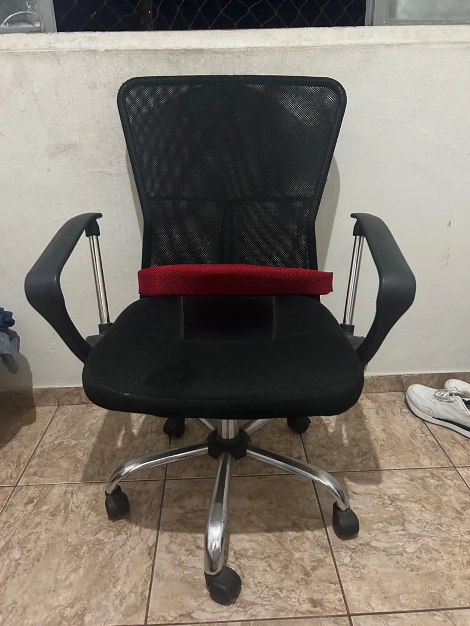 Cadeira de Escritório Ergonômica Preta com Tela Mesh